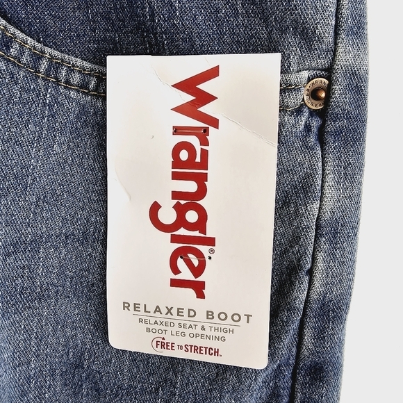 Wrangler Men's Relaxed Fit Boot Jeans NWT, 40x32 - Picture 4 of 12